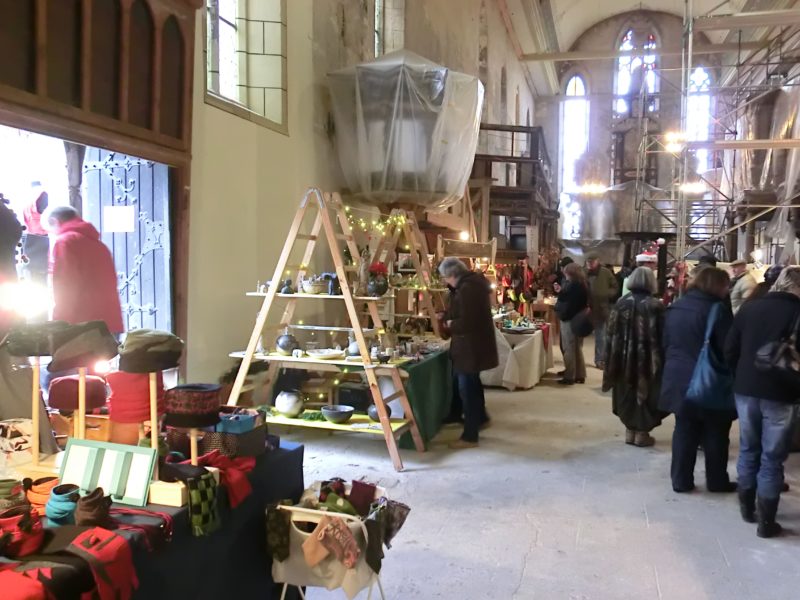 Kunst- und Handwerkermarkt in der Oberkirche 2012 trotz Baustelle © Ruth Zein
